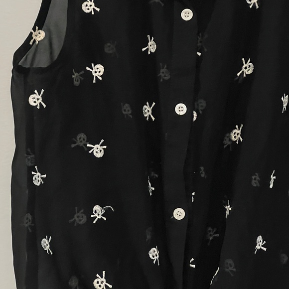 Sheer skull shirt in size small - Picture 3 of 6